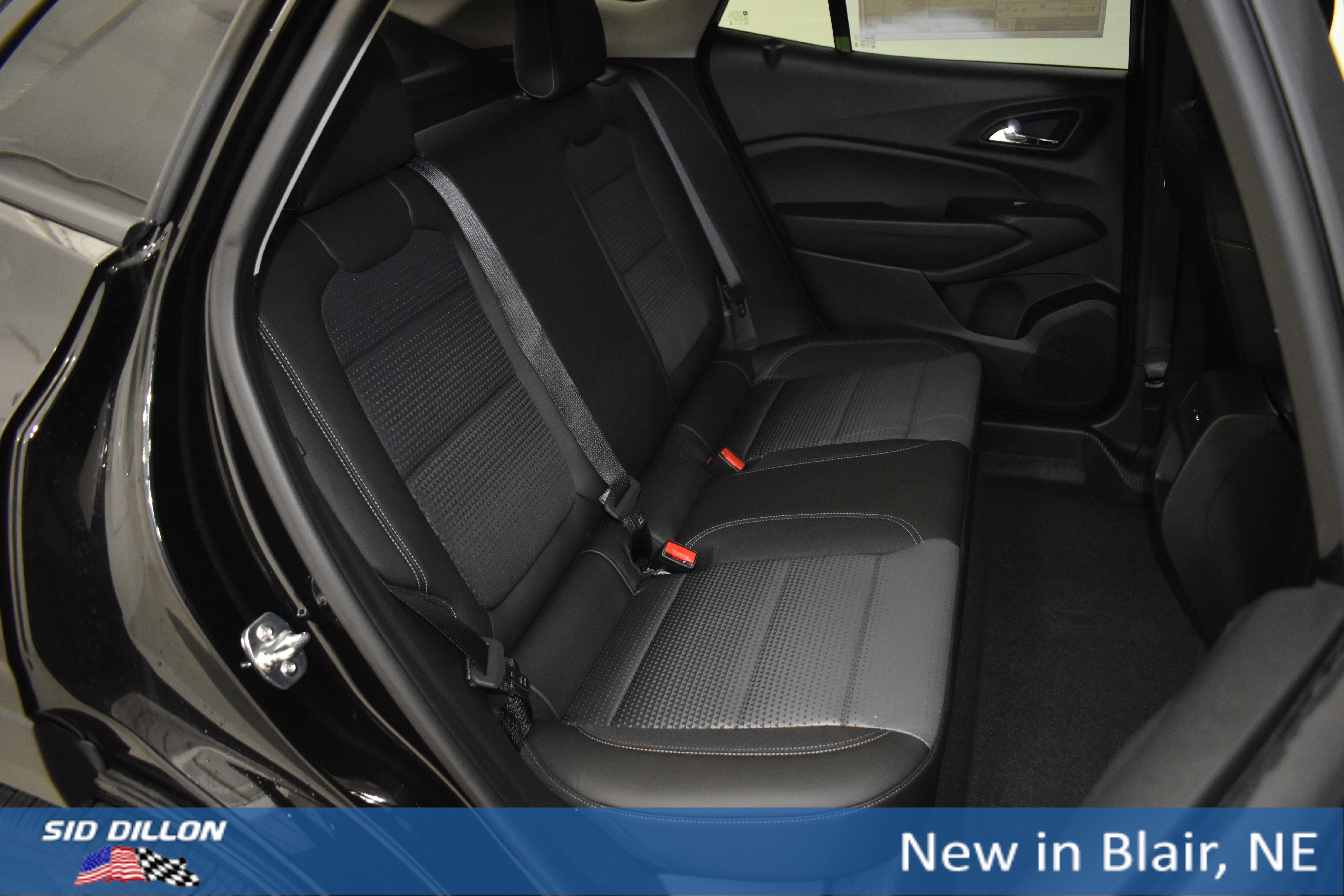 New 2026 Mosaic Black Metallic Chevrolet LT image 9