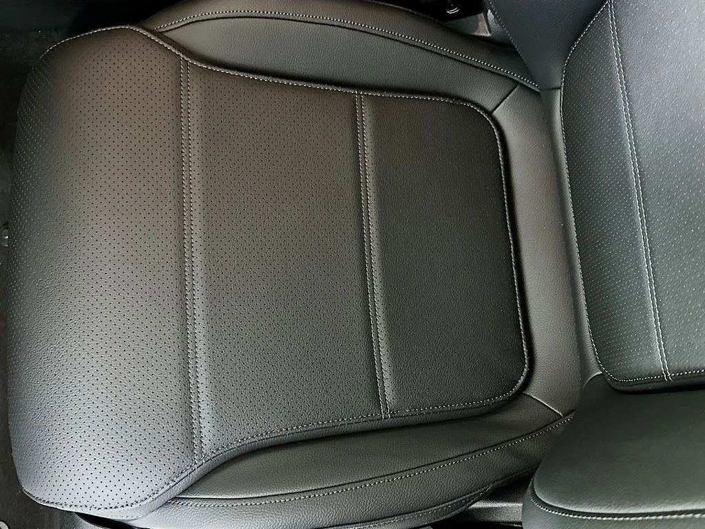 Used 2026 Gray Mercedes-Benz GLC 300 image 19