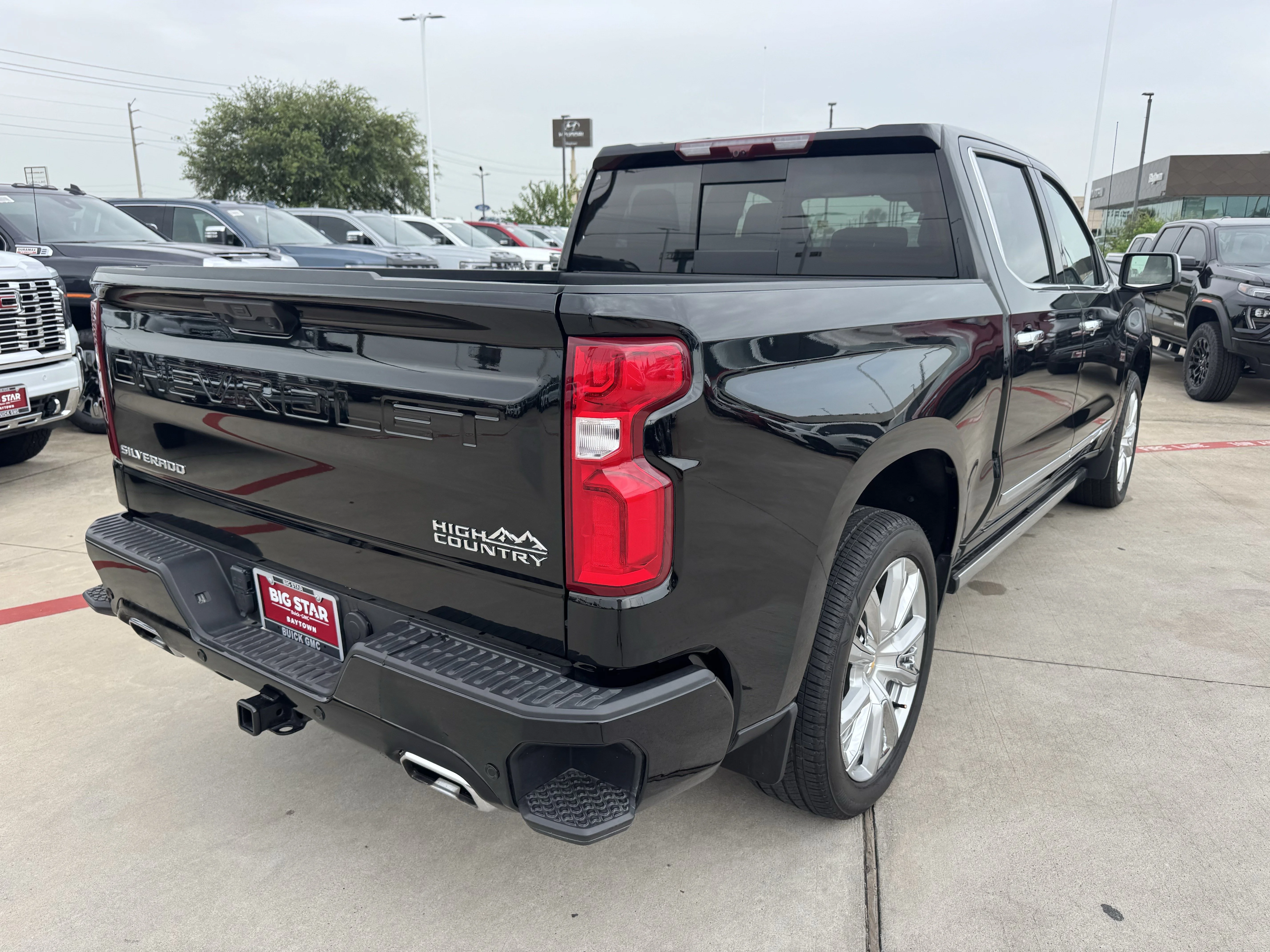 Used 2025 Black Chevrolet High Country image 5