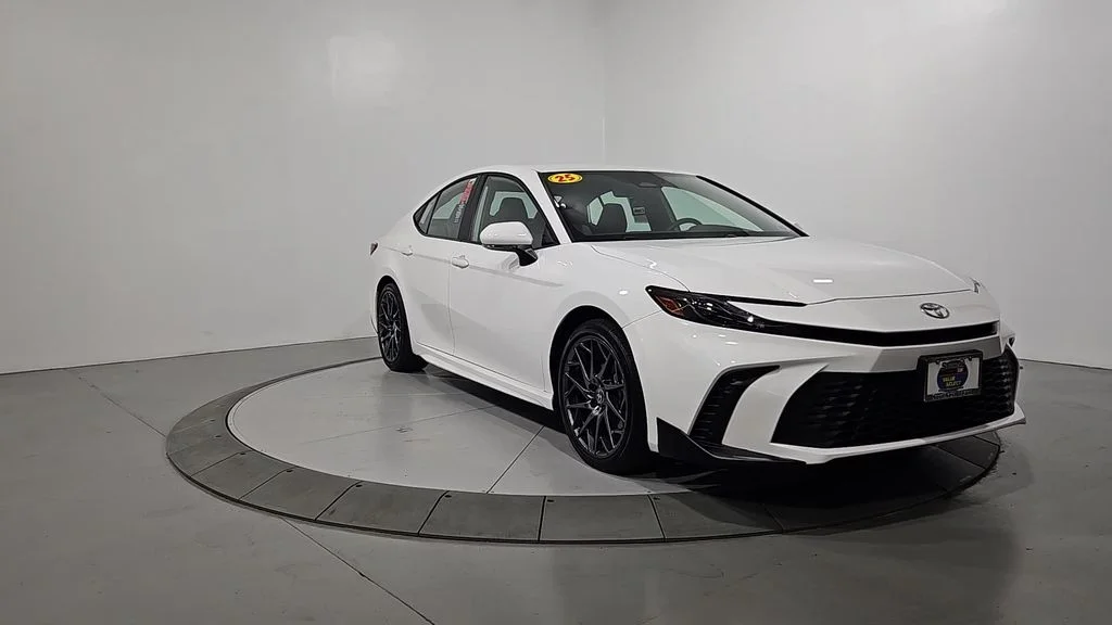 Used 2025  Toyota  image 7