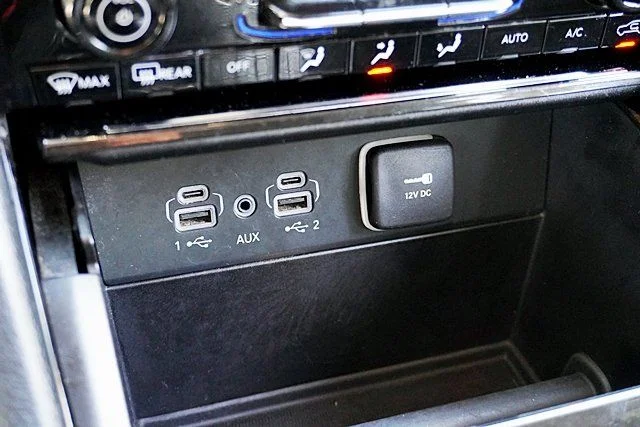 Used 2023 Silver Jeep Laredo image 28