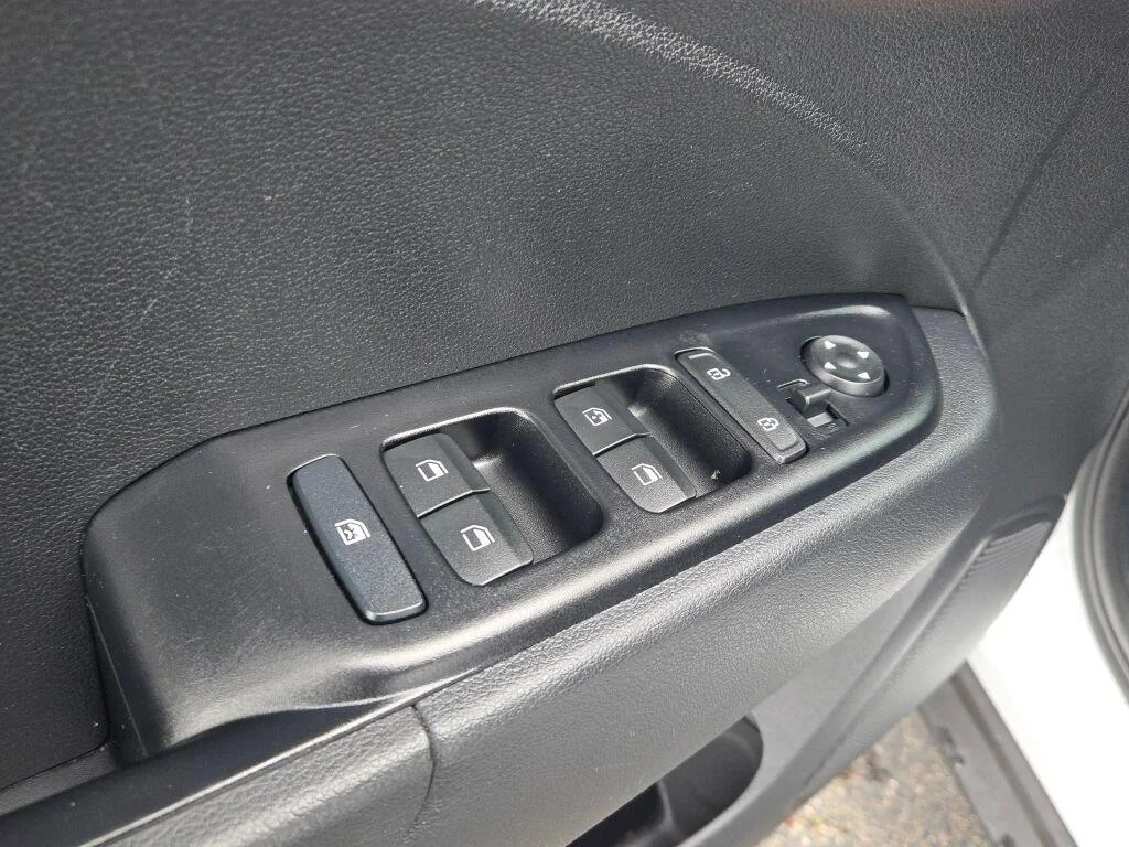 Used 2022 Ceramic White Hyundai SEL image 19