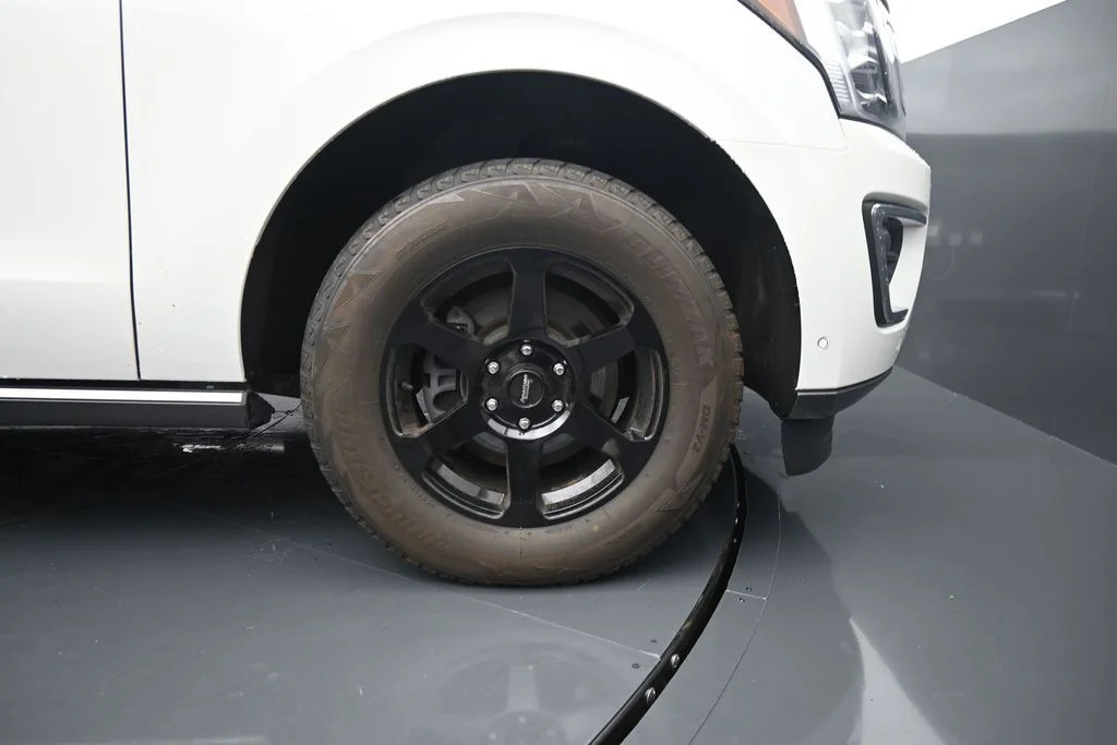 Used 2021 White Ford Limited image 10
