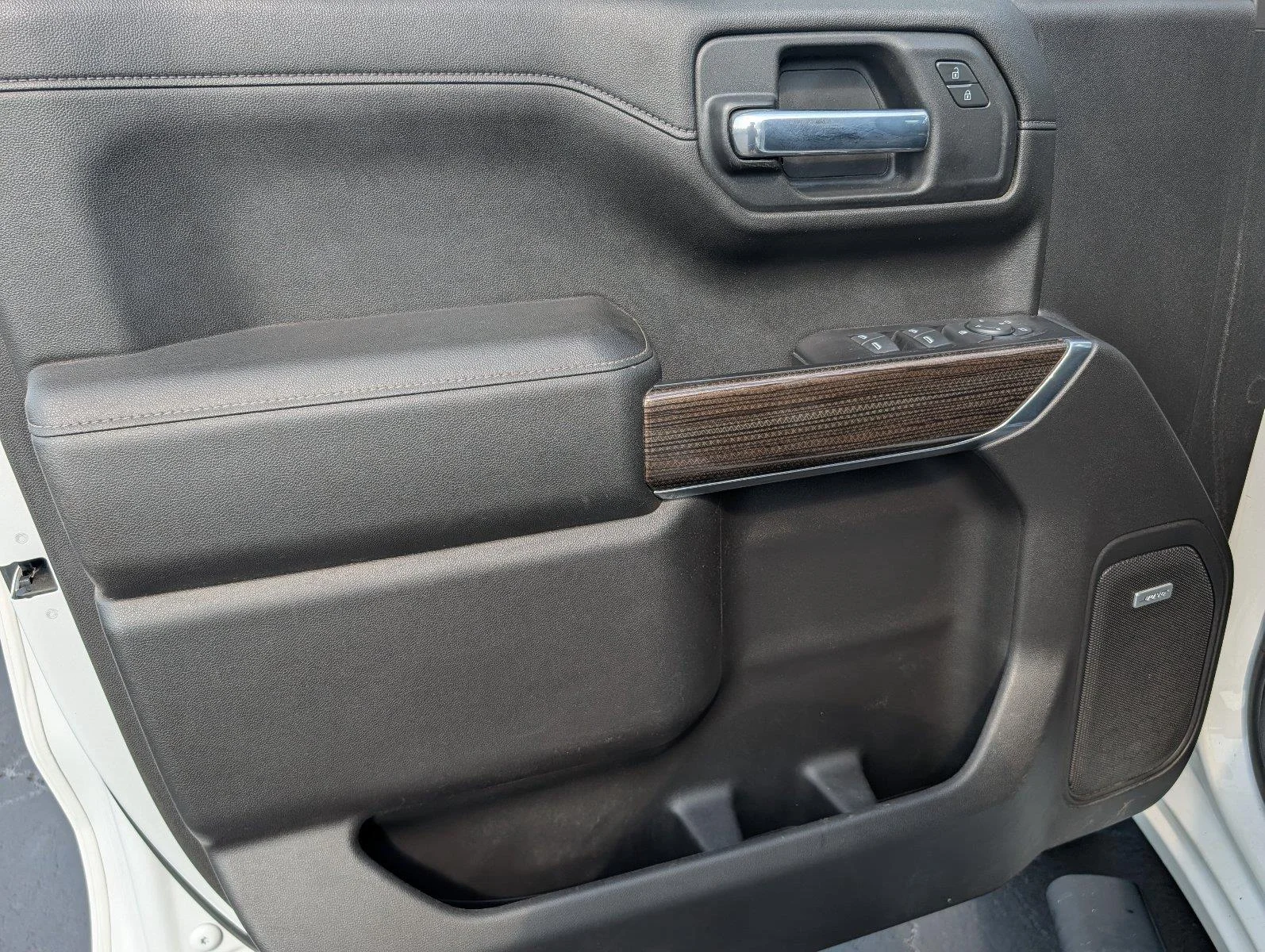Used 2021 SUMMIT WHITE Chevrolet LT Trail Boss image 16