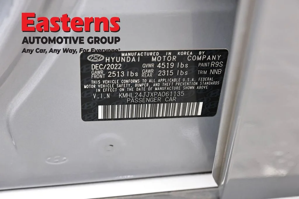 Used 2023 Silver Hyundai Blue image 35