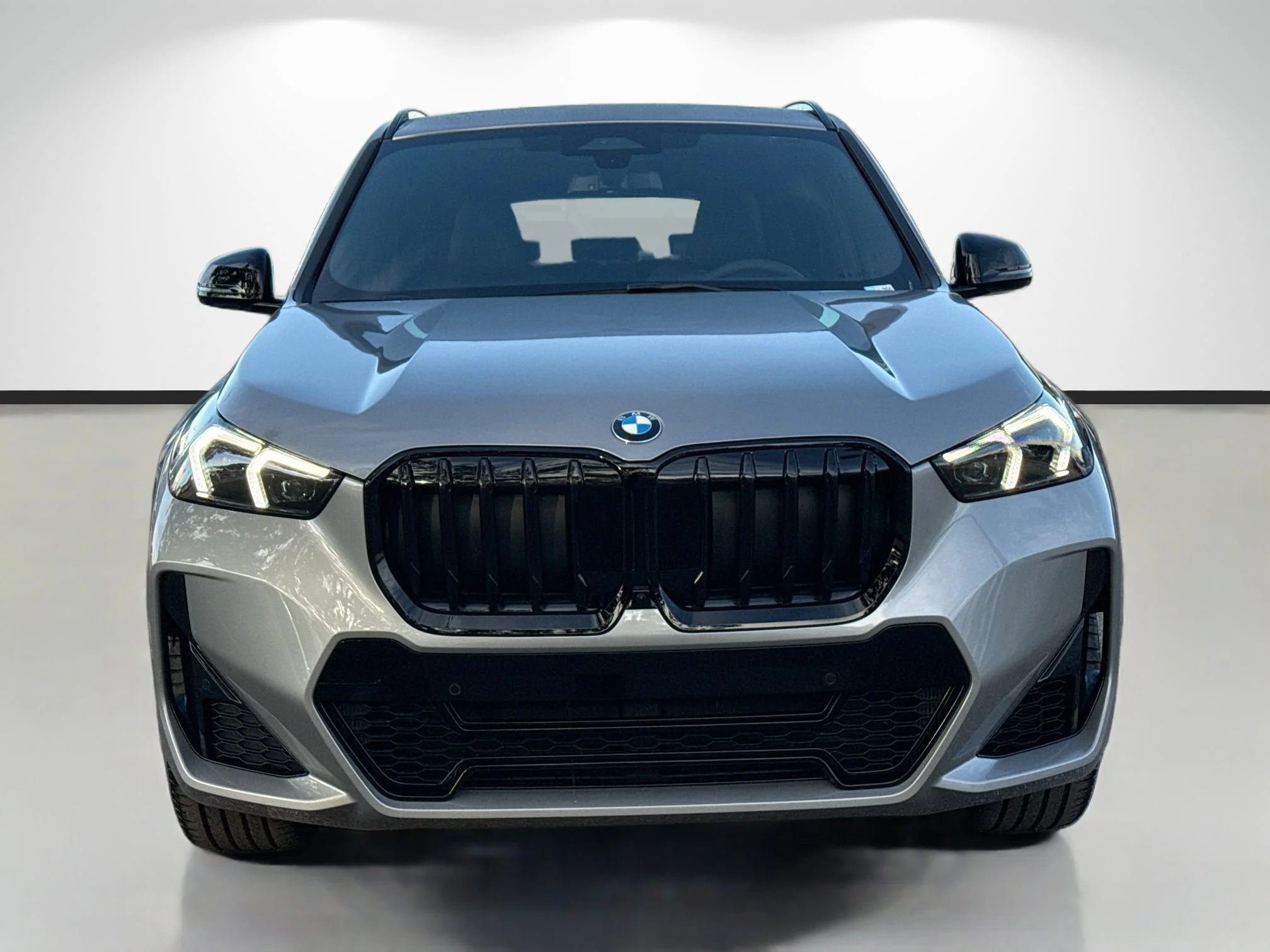 New 2026 Space Silver Metallic BMW xDrive28i image 8