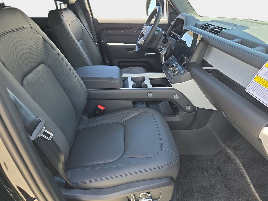 New 2026 Santorini Black Land Rover S image 10