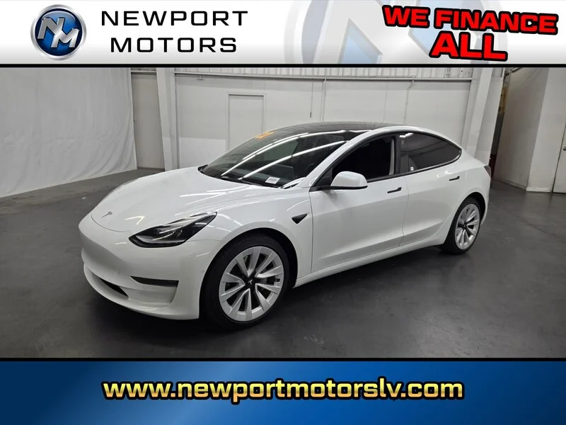 2022 Tesla Model 3 Standard Range Plus's photo