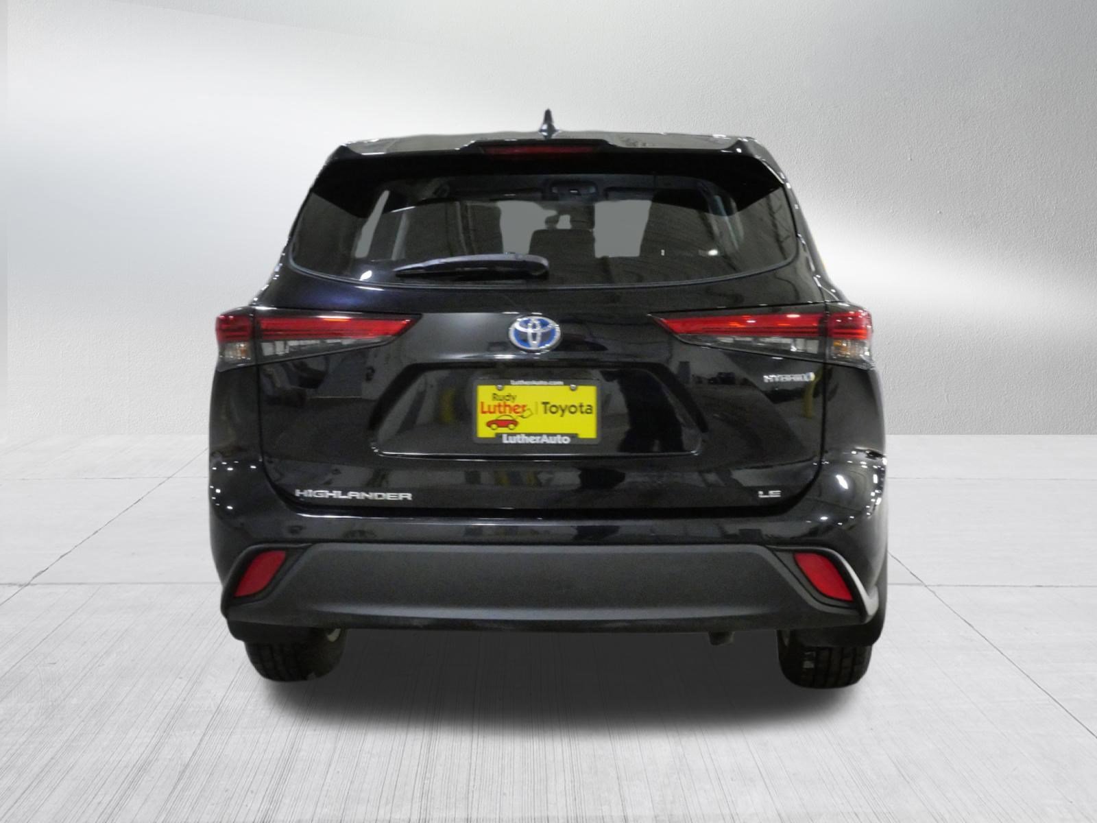 2023 Toyota Highlander LE - Photo 6
