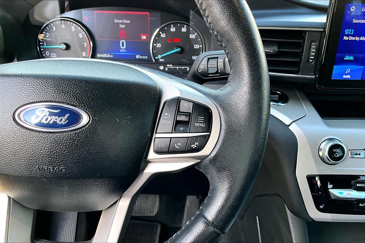 Used 2023 Agate Black Metallic Ford XLT image 28