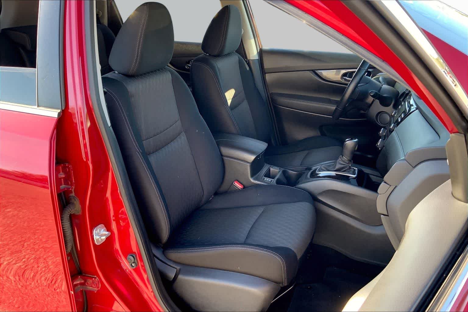 Used 2017 Palatial Ruby Nissan SV image 9