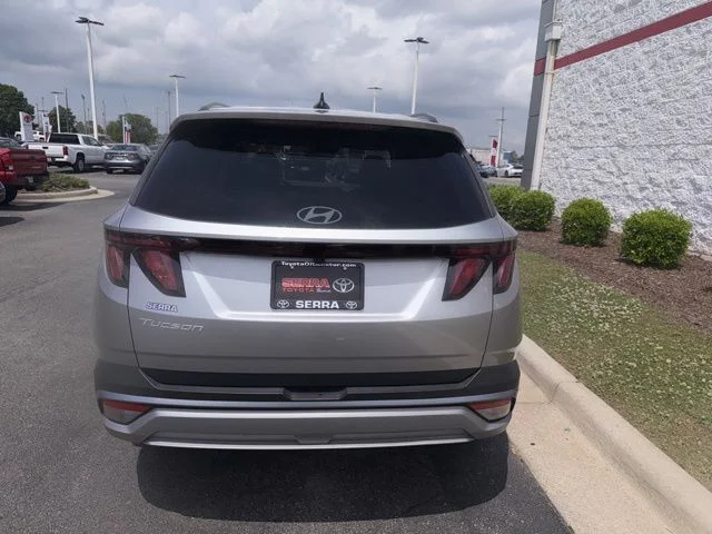 Used 2025 Silver Hyundai SEL image 8