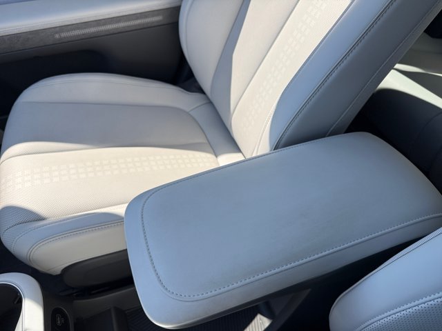 Used 2023 Abyss Black Hyundai Limited image 14