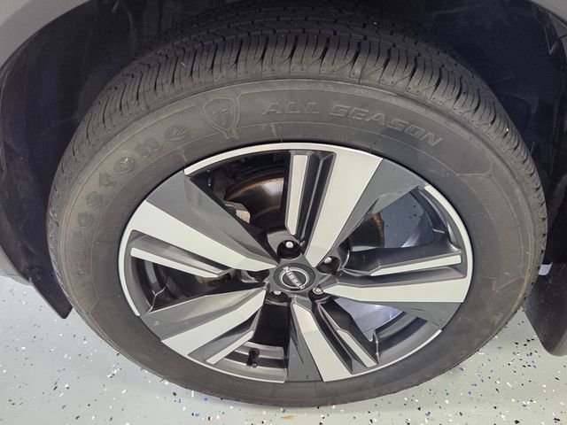 Used 2023 Gray Nissan Platinum image 18