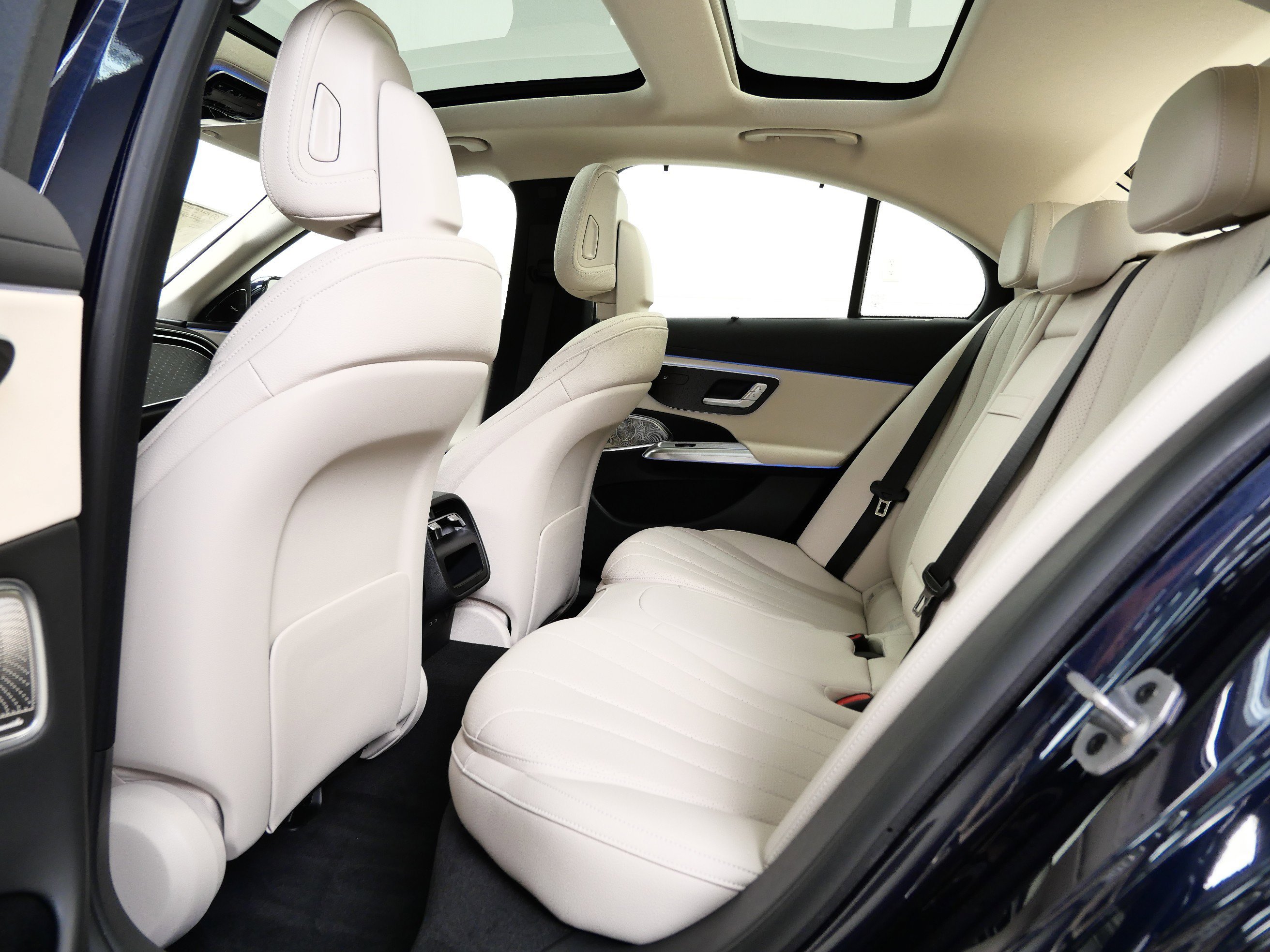 New 2026 Nautical Blue Metallic Mercedes-Benz E 350 image 9