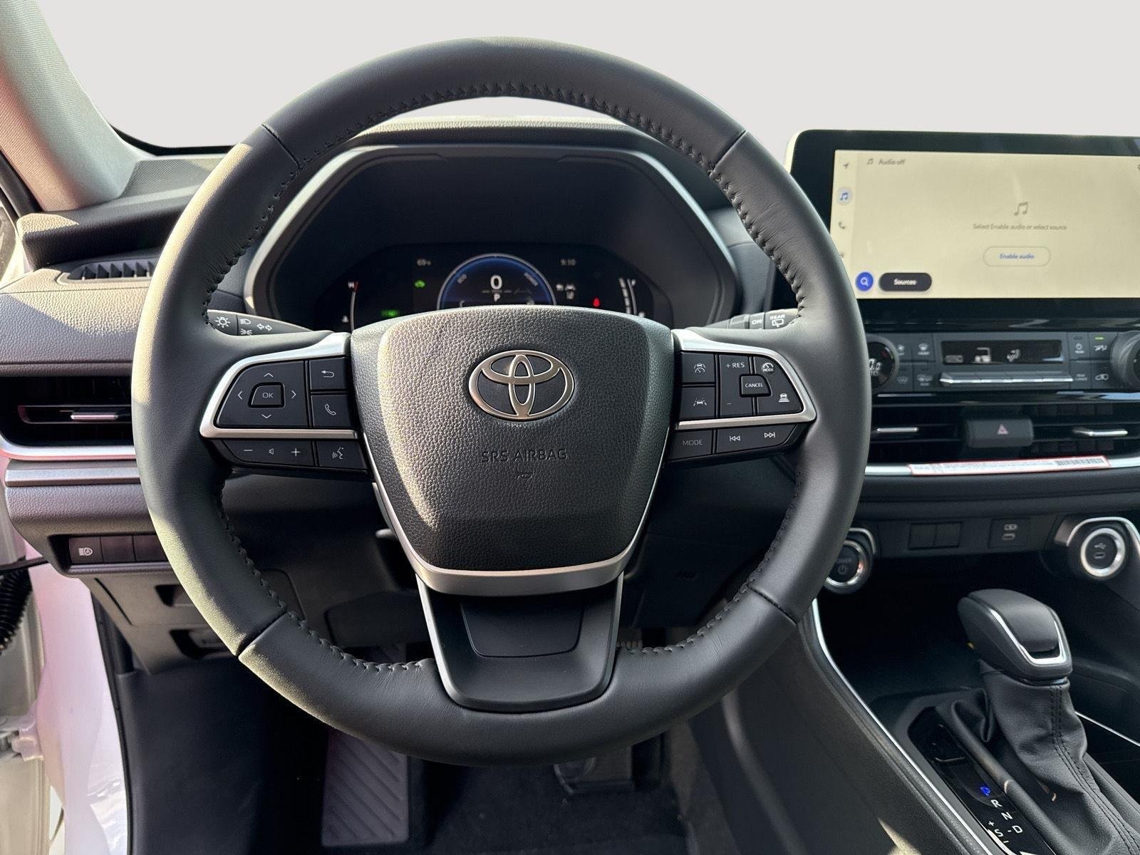 New 2026 Wind Chill Pearl <sup>1</sup> Toyota  XLE image 13