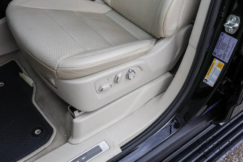 Certified Used 2025 Black Raven Cadillac Sport Platinum image 8