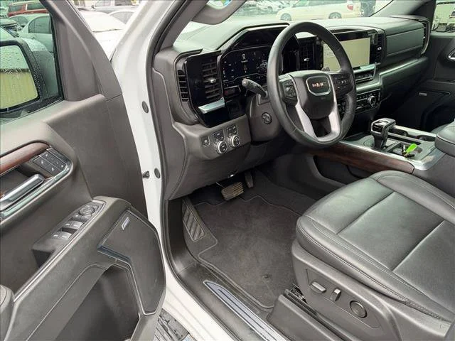 2024 GMC Sierra 1500 SLT - Photo 17