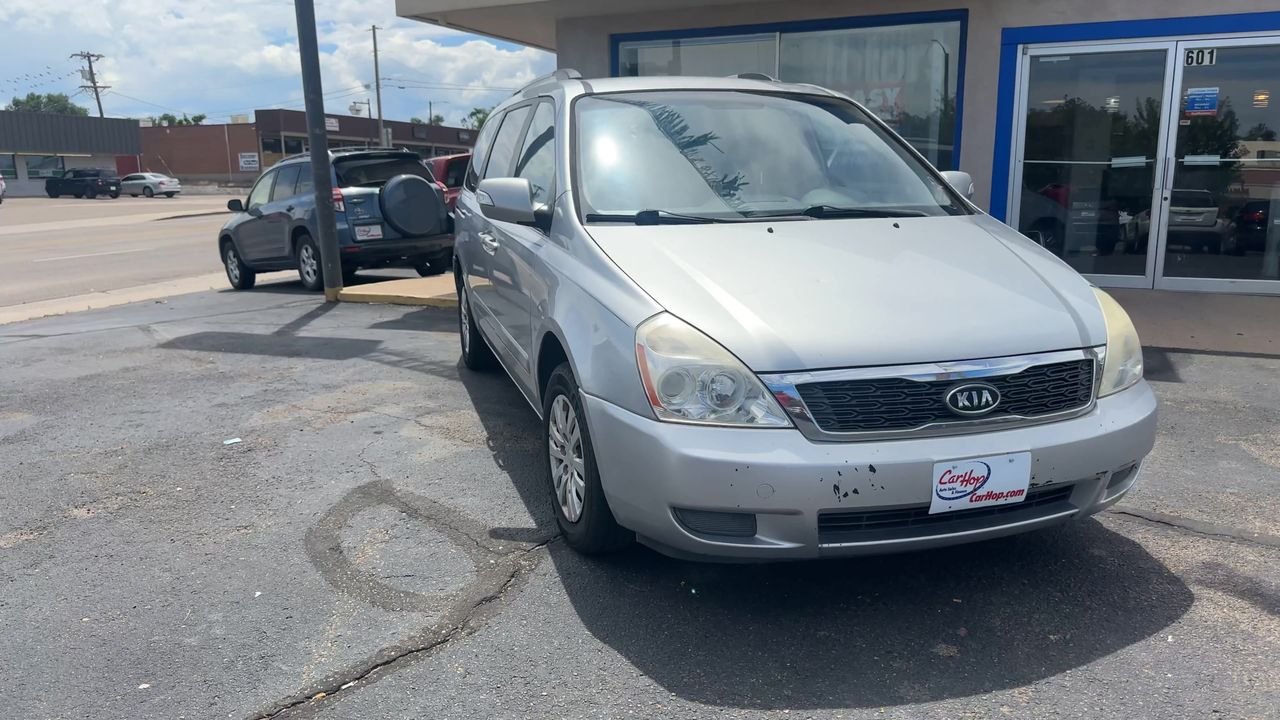 2011 Kia Sedona LX photo 2