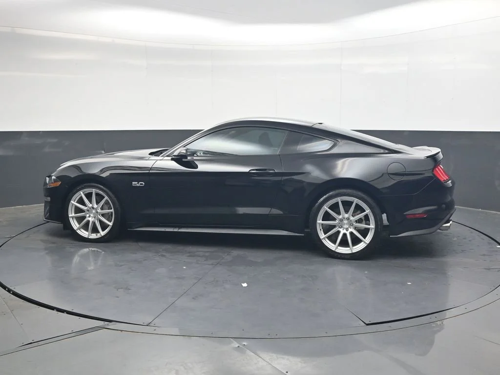 Used 2018 Shadow Black Ford GT image 7