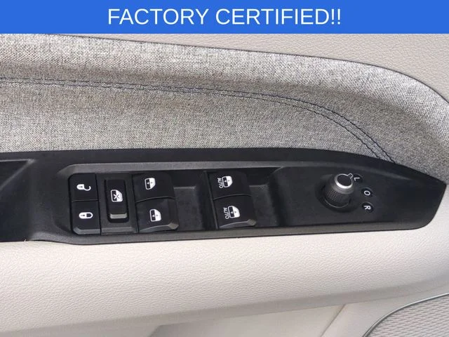 Used 2024 White Jeep Latitude image 14