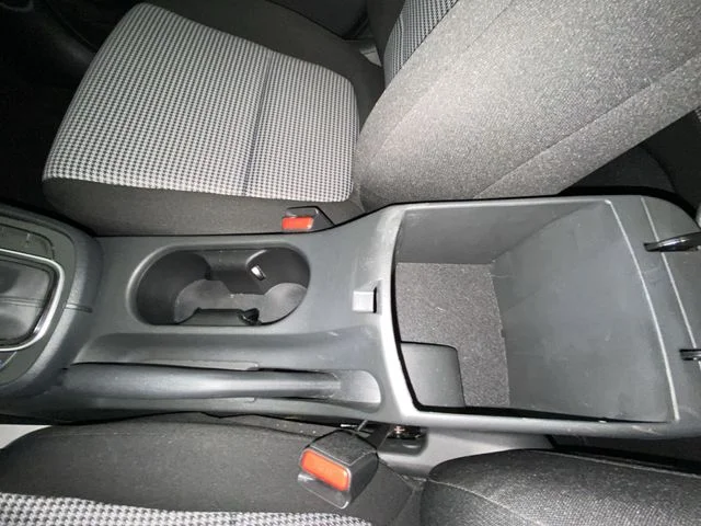 Used 2023 White Hyundai SE image 20