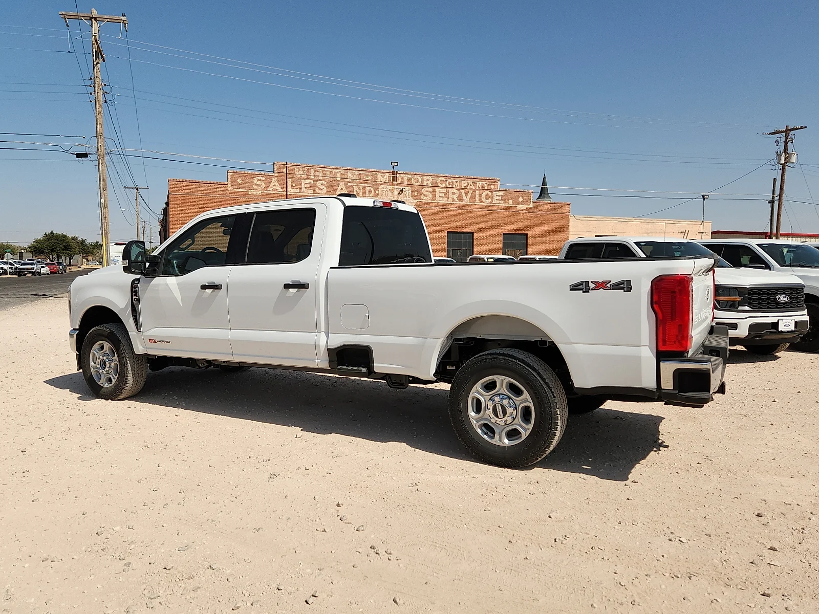 New 2027 Oxford White Ford XLT image 4