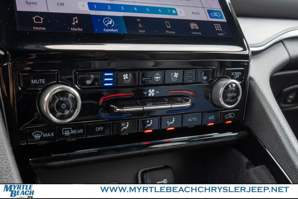 Used 2022 Diamond Black Jeep Overland image 25