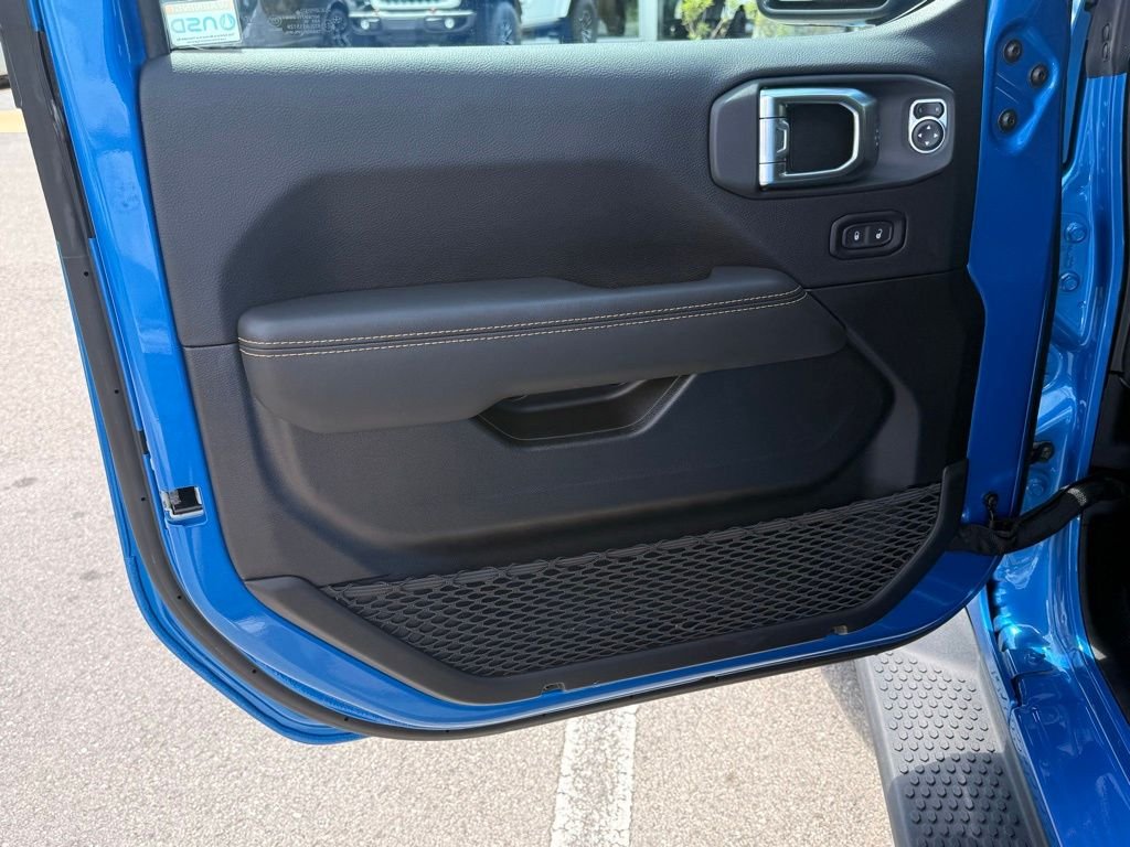 2025 Jeep Wrangler 4-Door Sahara - Photo 30