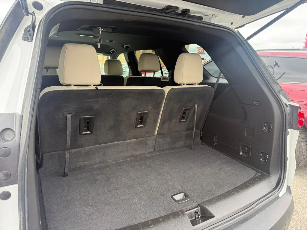 Used 2022 White Chevrolet LS image 10
