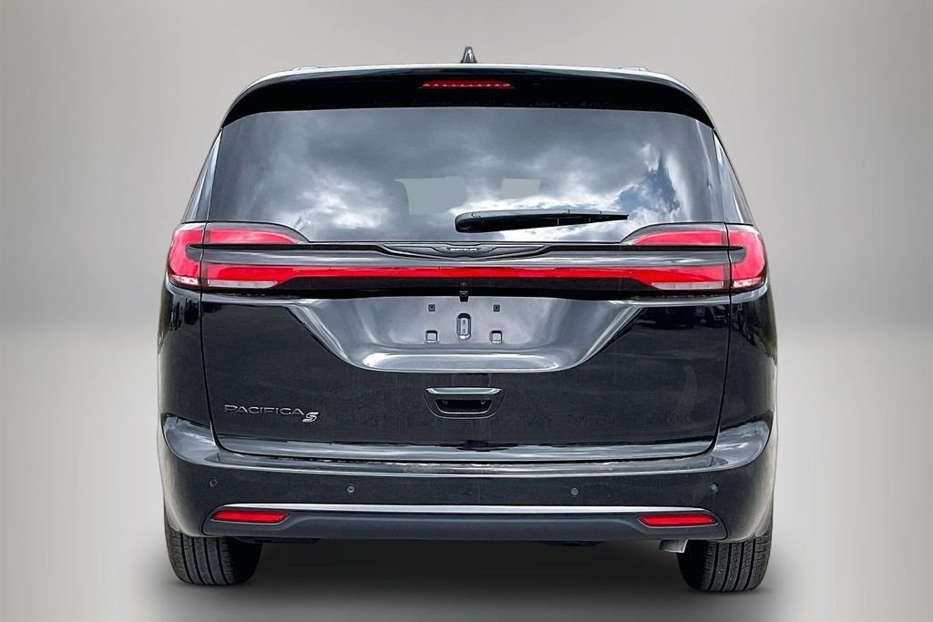 New 2026 Chrysler Pacifica Select 4D Passenger Van