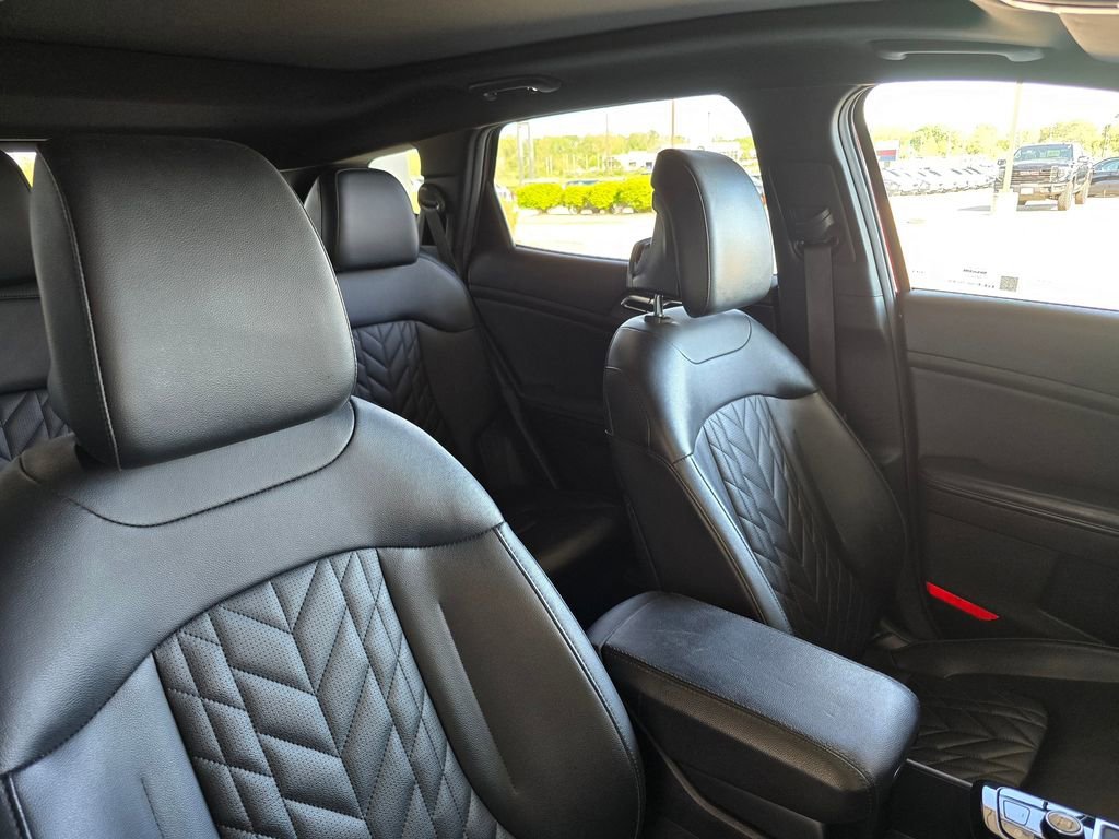 Used 2023 Red Kia X-Line image 17