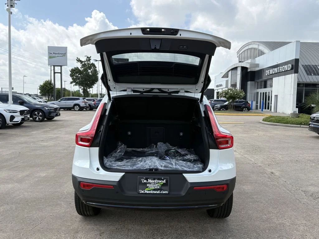 2026 Volvo XC40 Plus - Photo 26