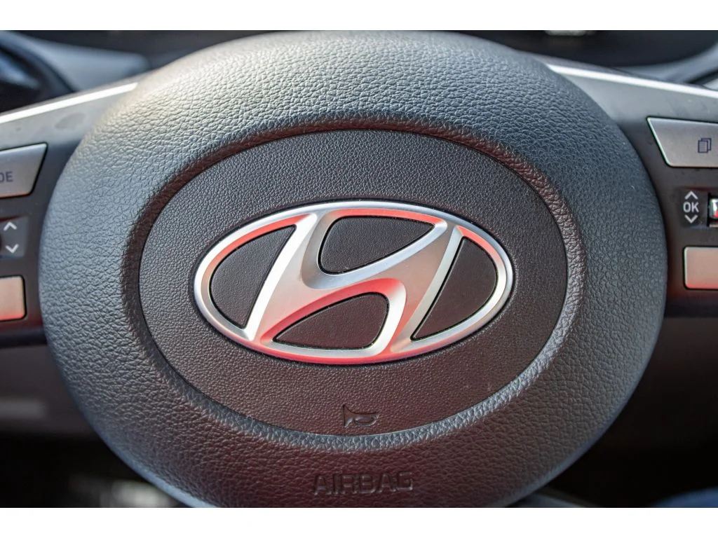 Used 2024 Sierra Burgundy Hyundai SEL 7P image 41