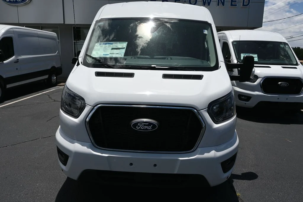 New 2026 Oxford White Ford Passenger Van XLT image 24