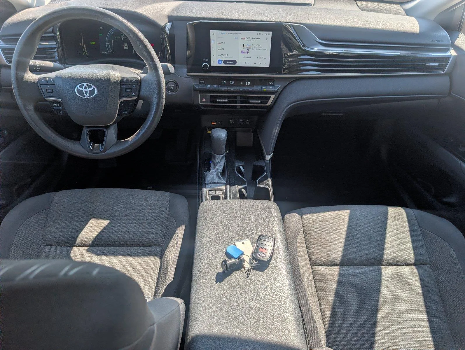 Used 2025 Ice Cap Toyota LE image 33
