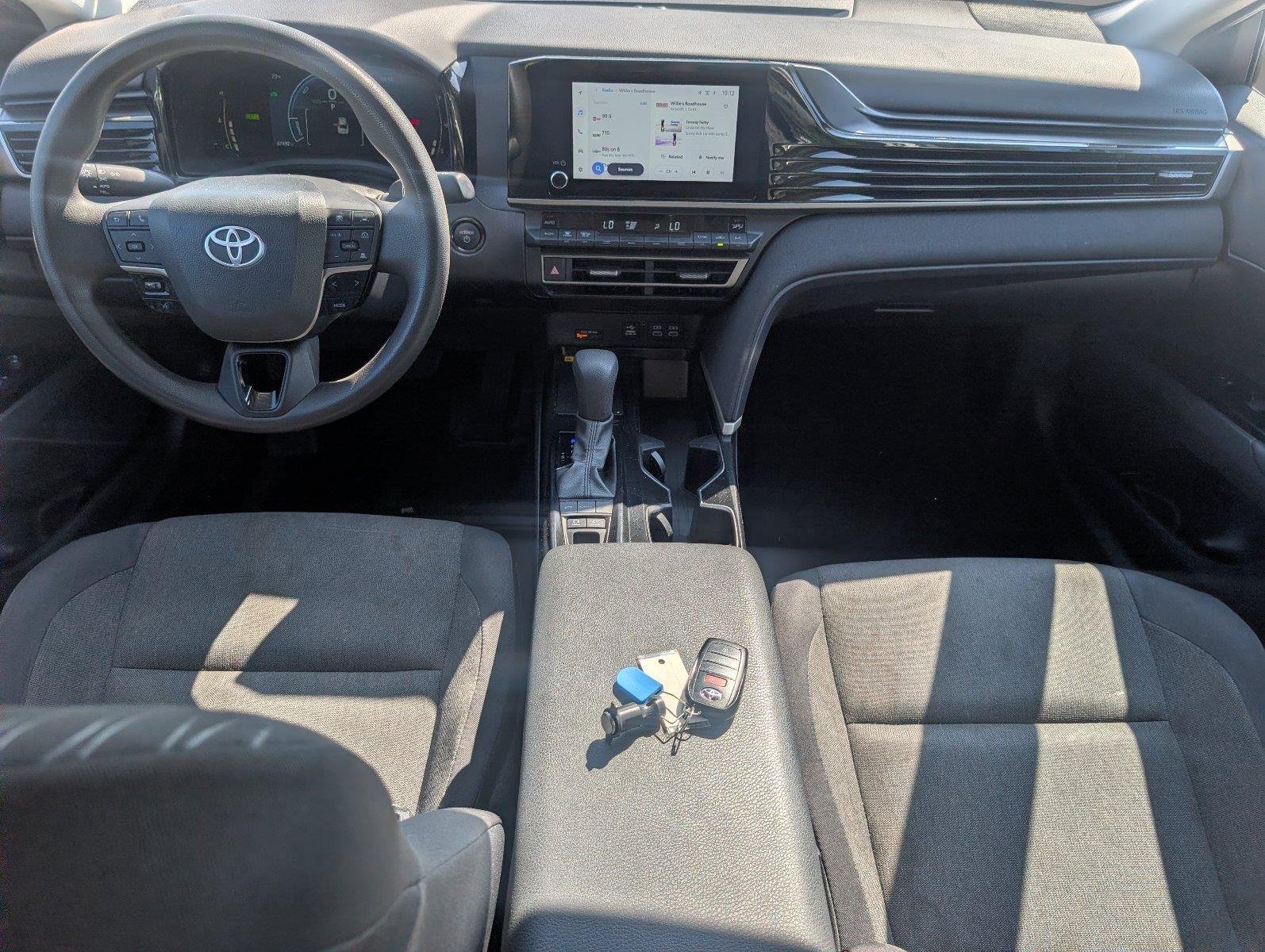 Used 2025 Ice Cap Toyota LE image 33