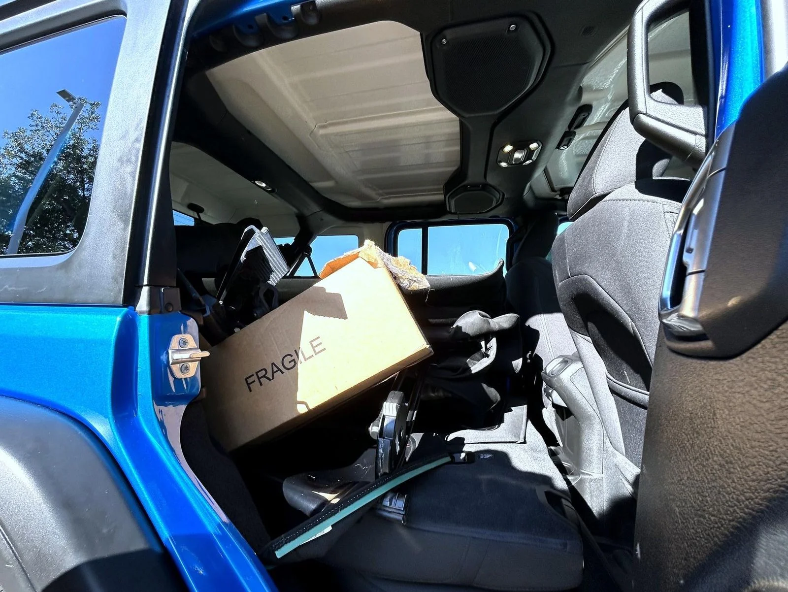 Used 2022 Blue Jeep Unlimited Sport S image 18
