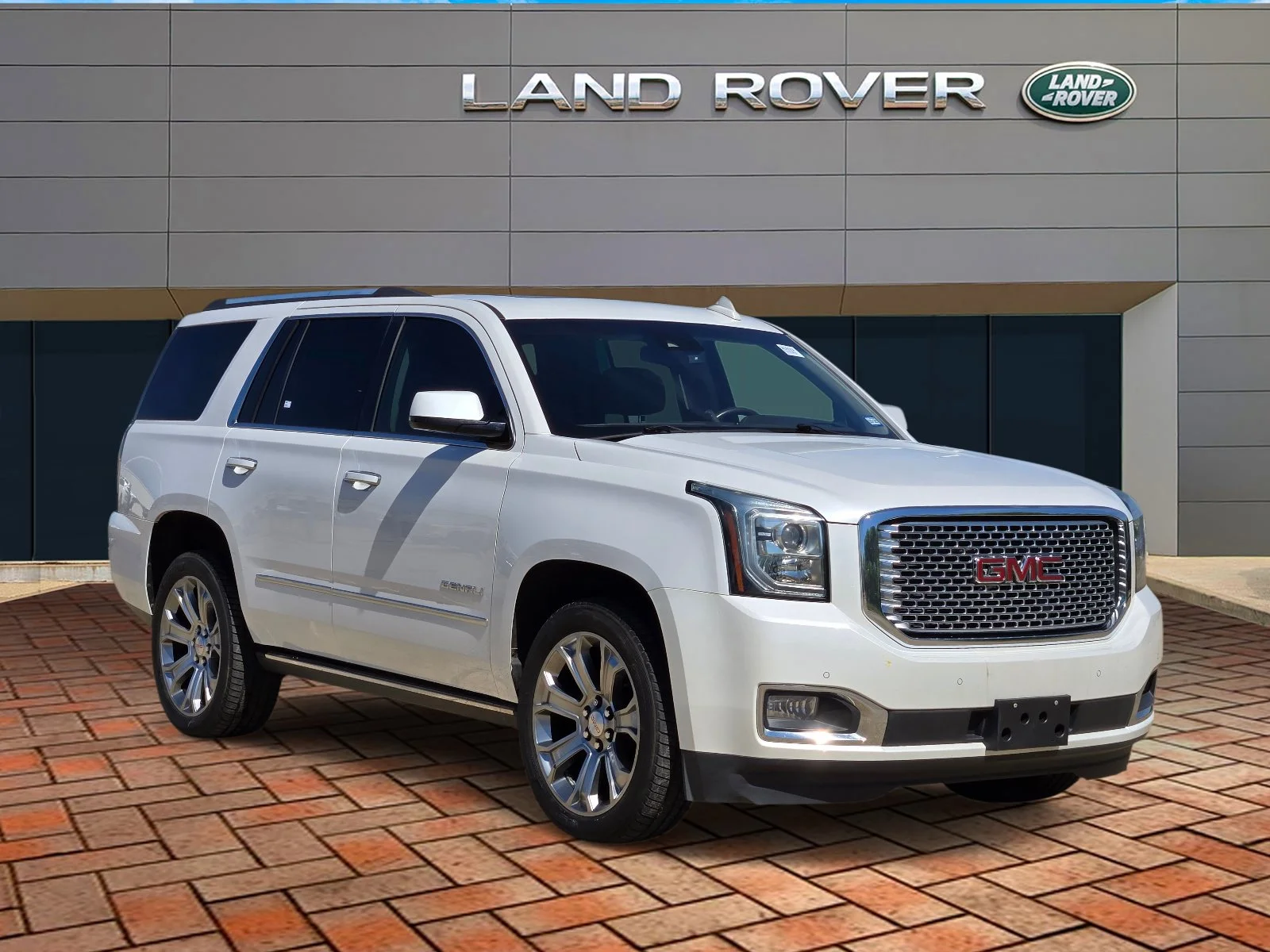 Used 2017 White Frost Tricoat GMC Denali image 3