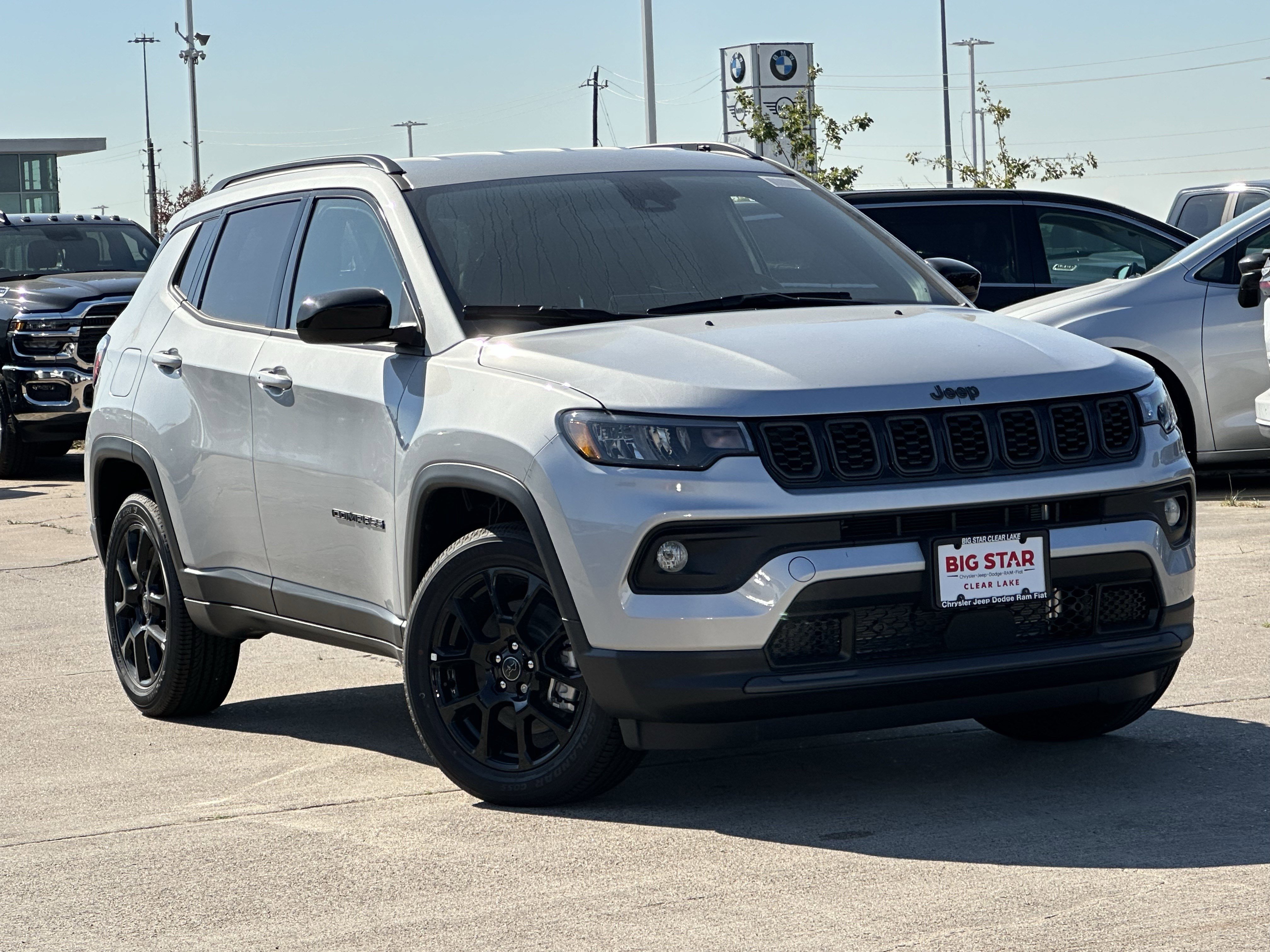 New 2026 Silver Zynith Metallic Clear-Coat Exterior Paint Jeep Latitude Altitude image 2