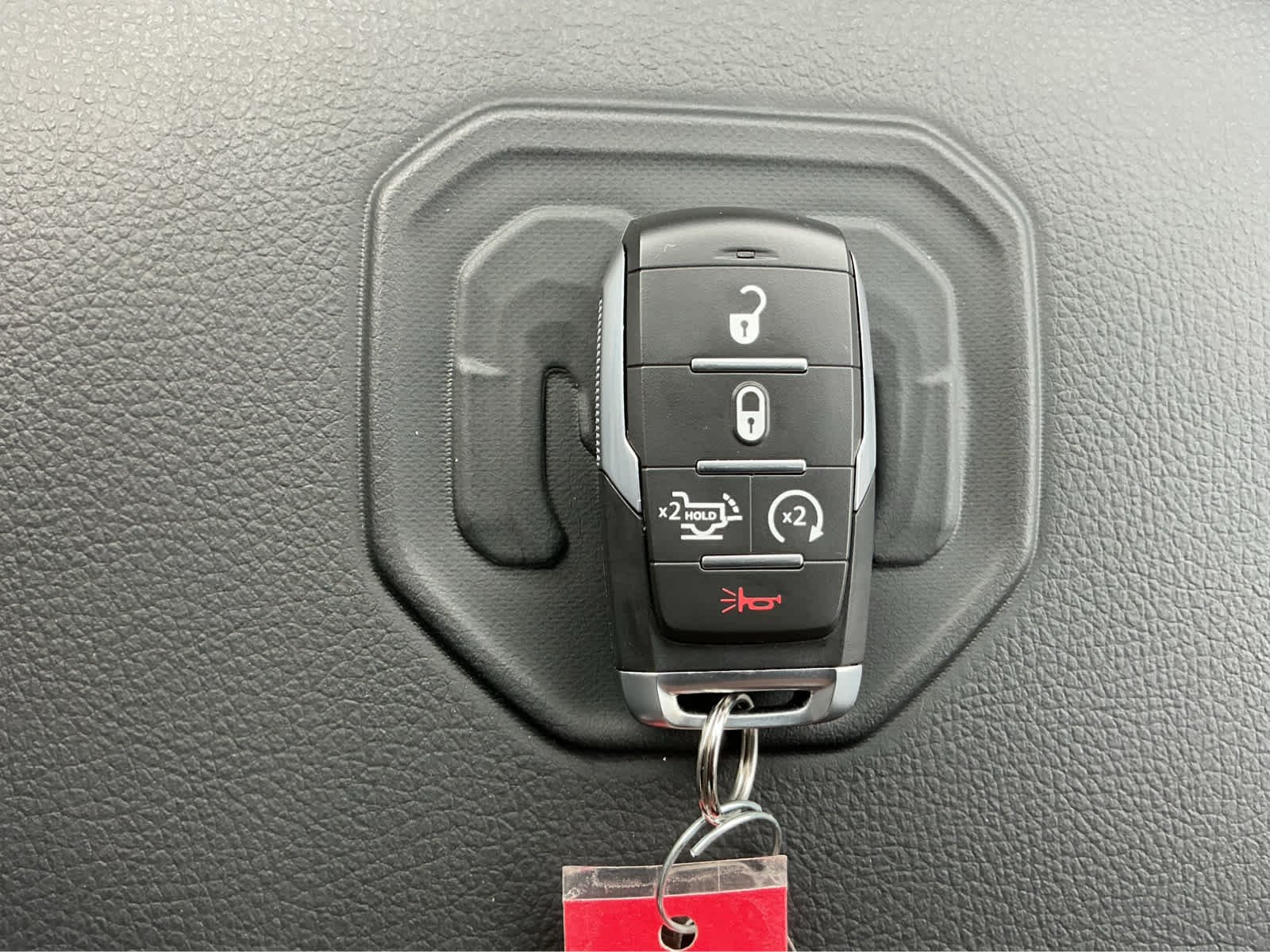 New 2026 Molten Red Pearl-Coat Exterior Paint RAM Laramie image 35