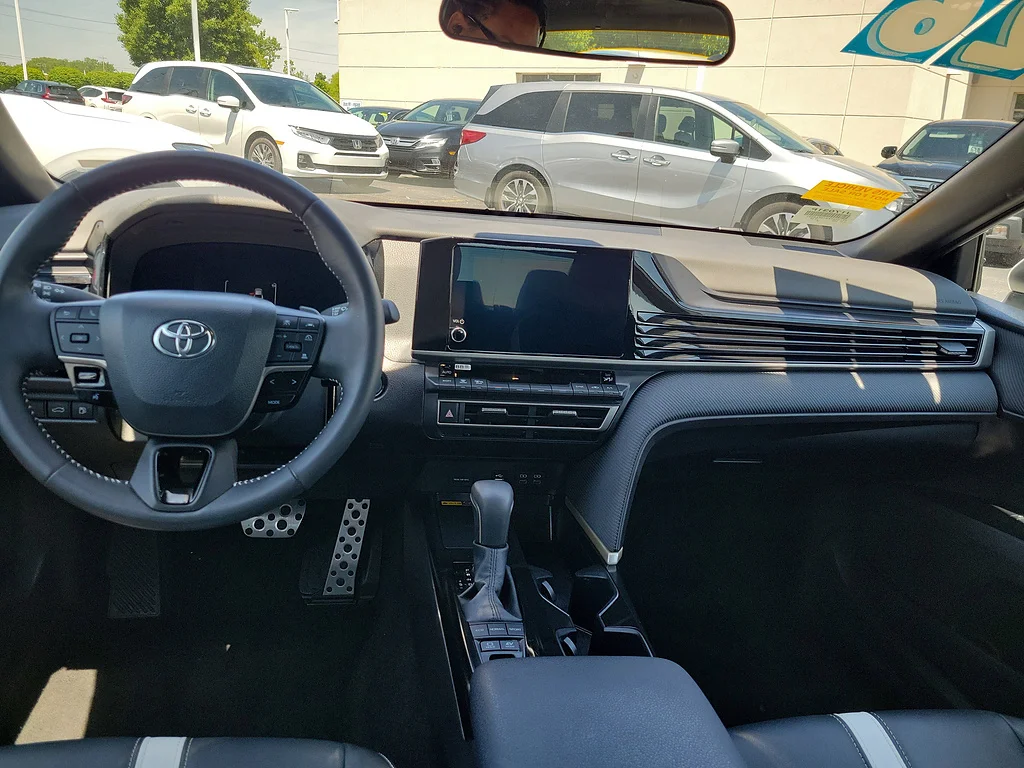 Used 2026 Ice Cap Toyota SE image 7
