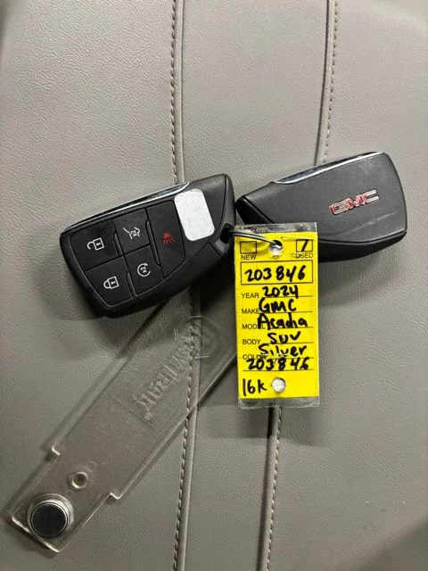 Used 2024 Silver GMC Elevation image 17