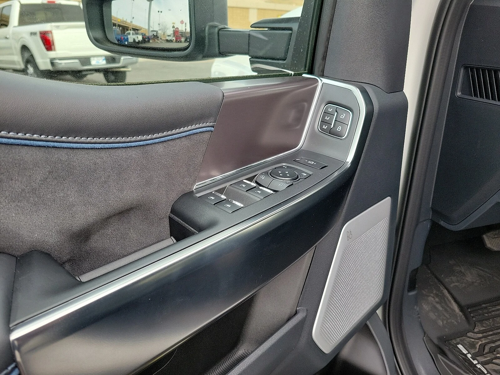 New 2026 Star White Metallic Tri-Coat Ford F-250&reg; Platinum&reg; image 11