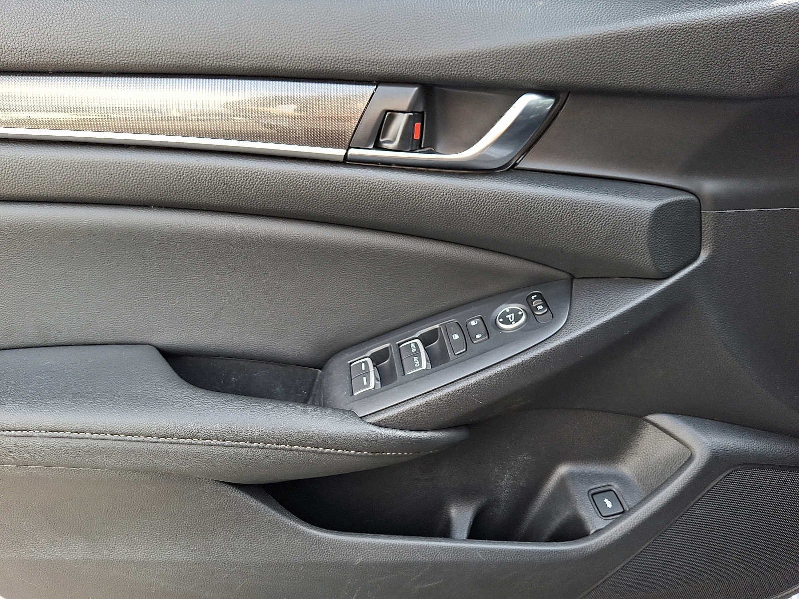 Used 2020 Lunar Silver Metallic Honda Sport image 13