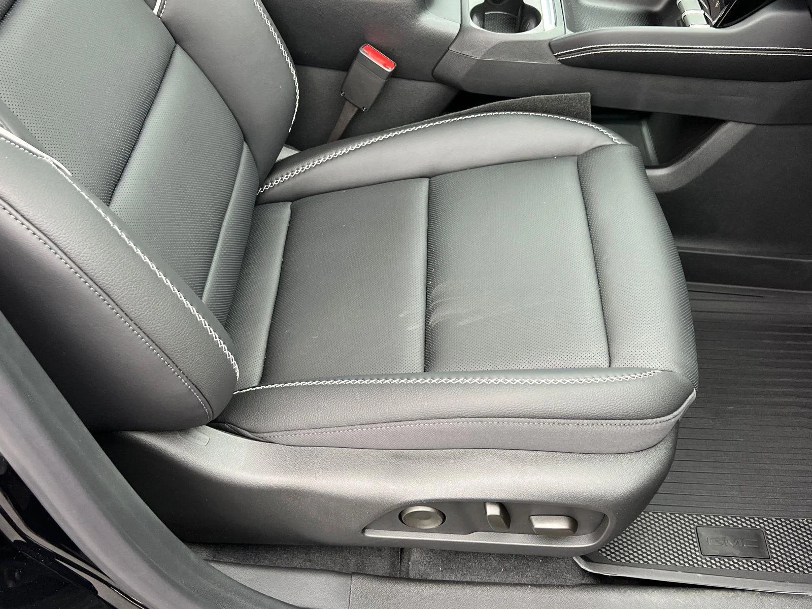 2026 GMC Terrain Denali - Photo 8