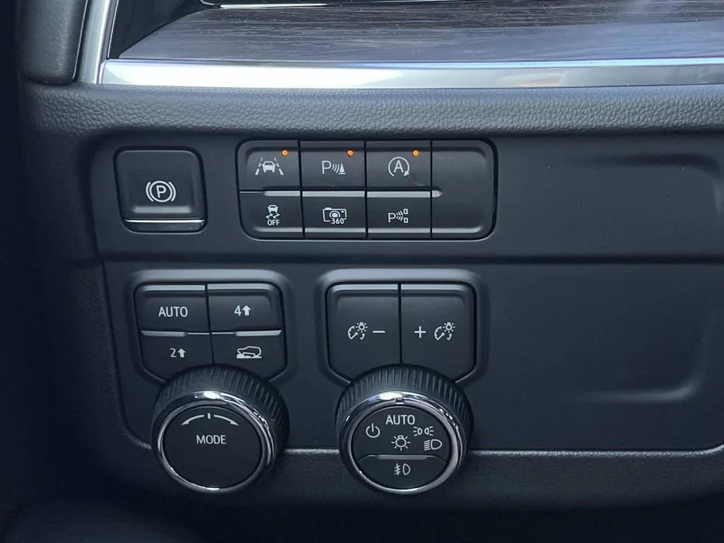 2026 Chevrolet Suburban LT - Photo 22