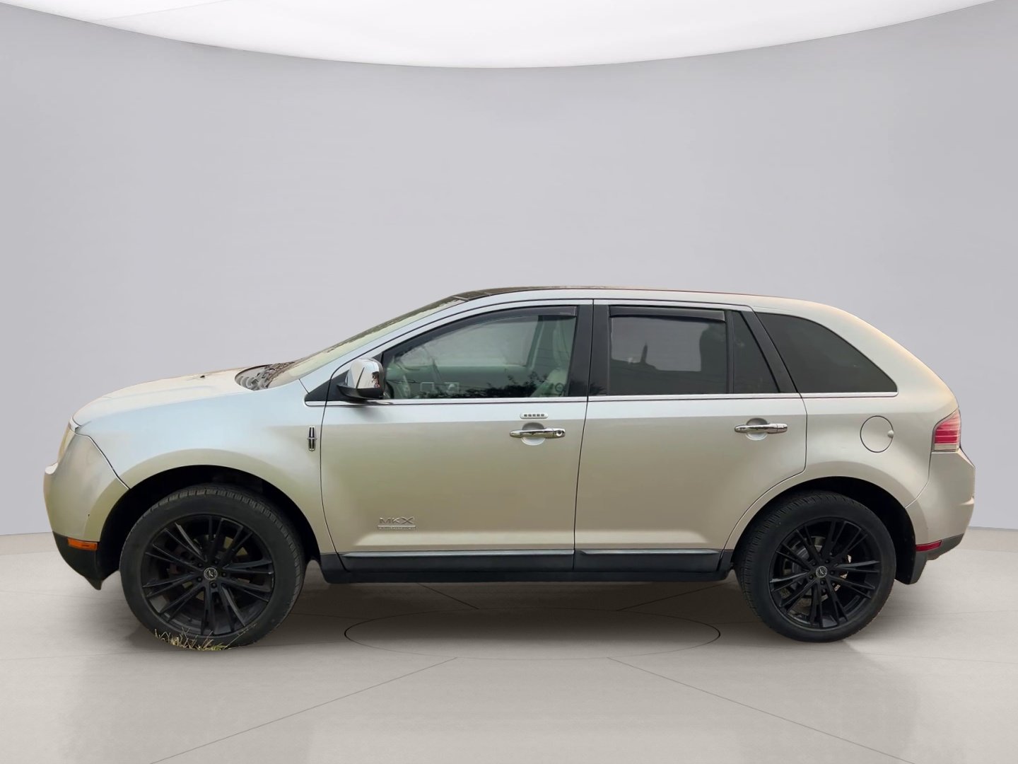 Used 2010 Silver Lincoln AWD image 2