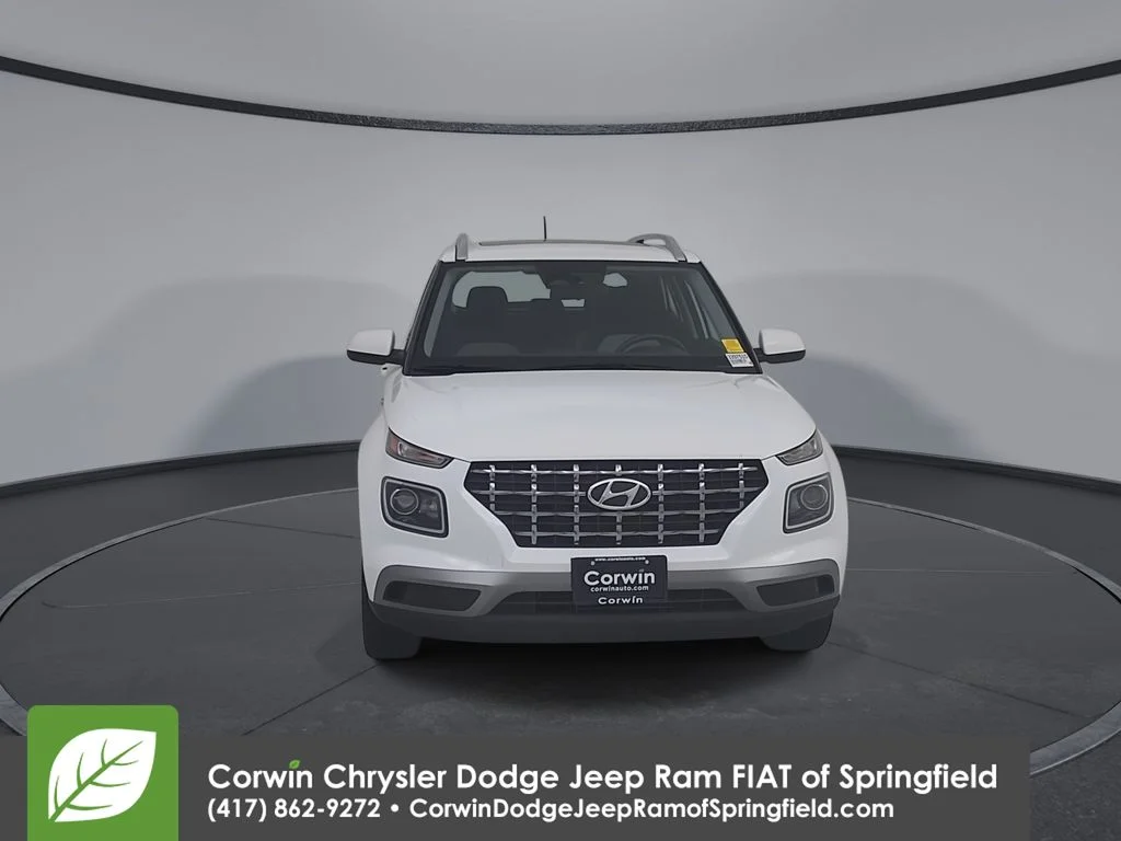 Used 2025 White Hyundai SEL image 5