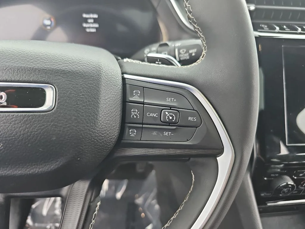 Used 2023 Gray Jeep Altitude image 20